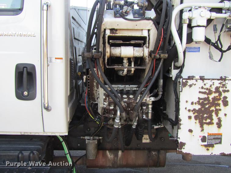 image for item EU9524 2006 International 7400 refuse truck