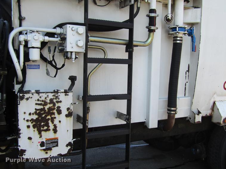 image for item EU9524 2006 International 7400 refuse truck