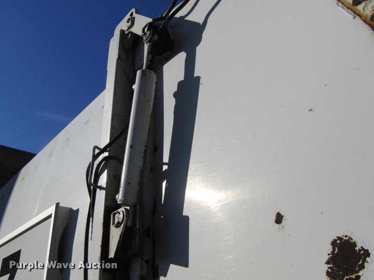 image for item EU9524 2006 International 7400 refuse truck