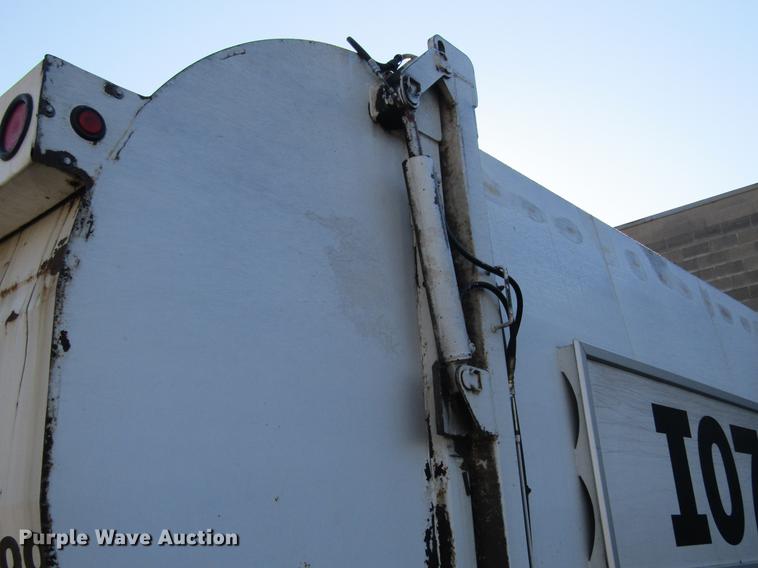 image for item EU9524 2006 International 7400 refuse truck