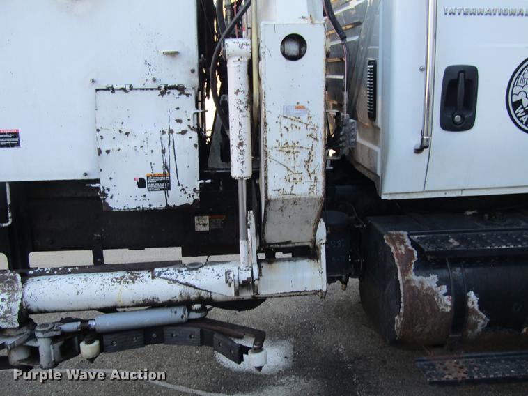 image for item EU9524 2006 International 7400 refuse truck