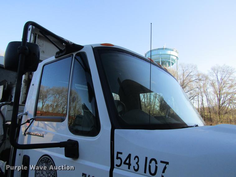 image for item EU9524 2006 International 7400 refuse truck