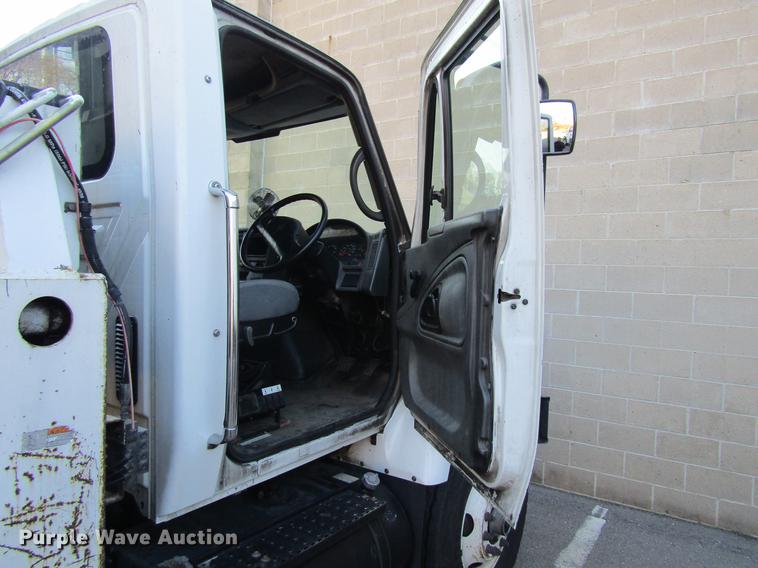 image for item EU9524 2006 International 7400 refuse truck