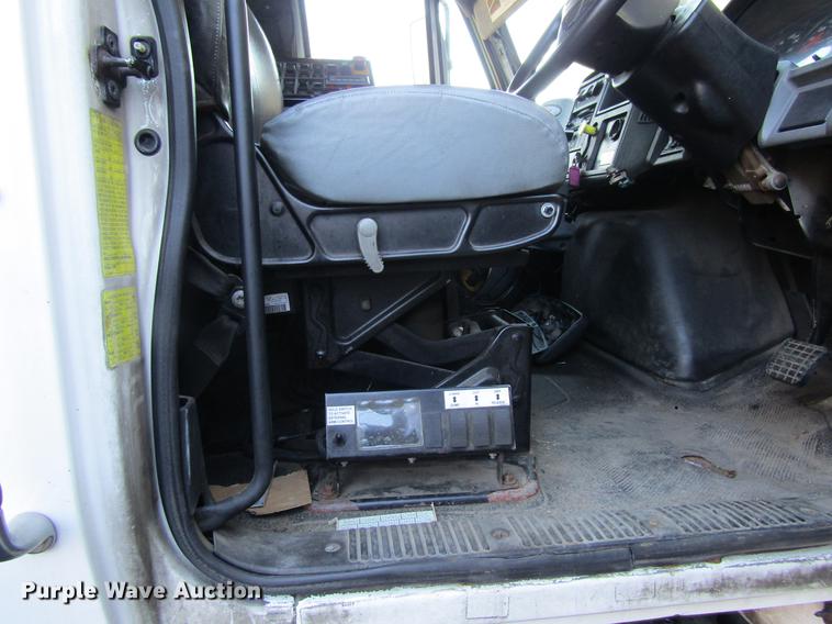 image for item EU9524 2006 International 7400 refuse truck