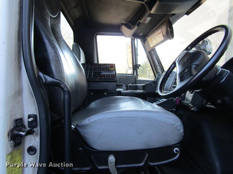 image for item EU9524 2006 International 7400 refuse truck