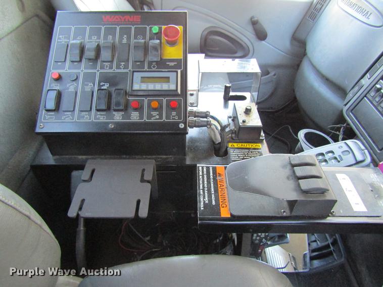 image for item EU9524 2006 International 7400 refuse truck