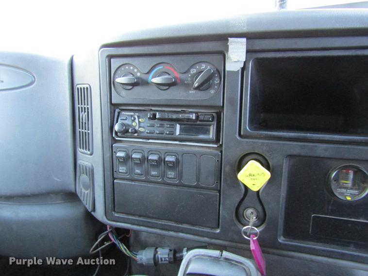 image for item EU9524 2006 International 7400 refuse truck