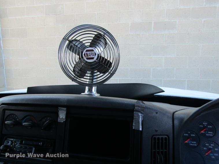 image for item EU9524 2006 International 7400 refuse truck