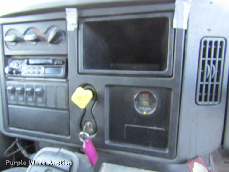 image for item EU9524 2006 International 7400 refuse truck