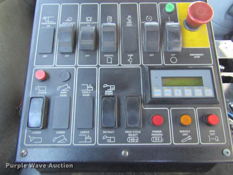 image for item EU9524 2006 International 7400 refuse truck