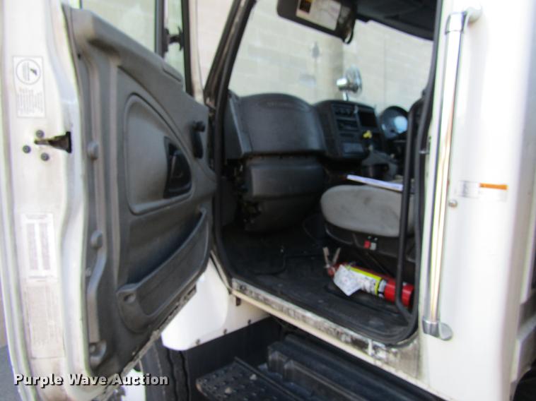 image for item EU9524 2006 International 7400 refuse truck