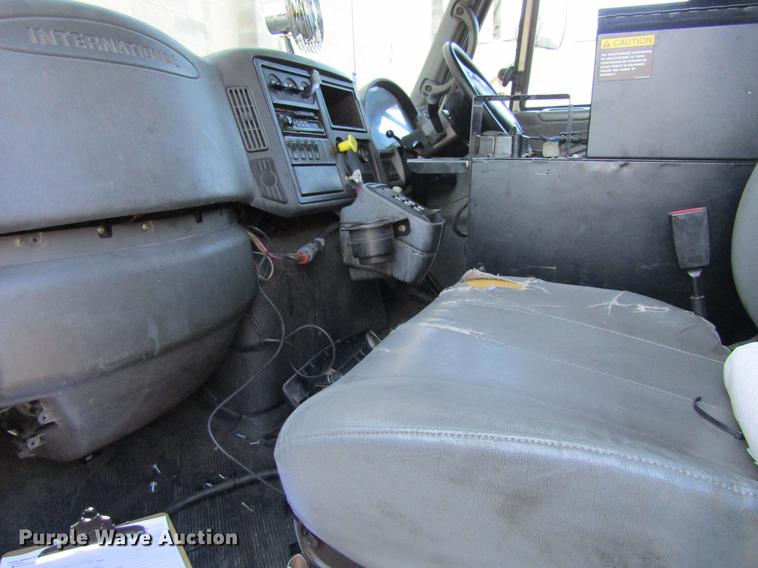 image for item EU9524 2006 International 7400 refuse truck