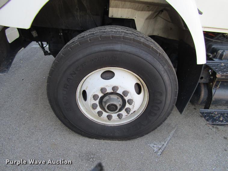 image for item EU9524 2006 International 7400 refuse truck