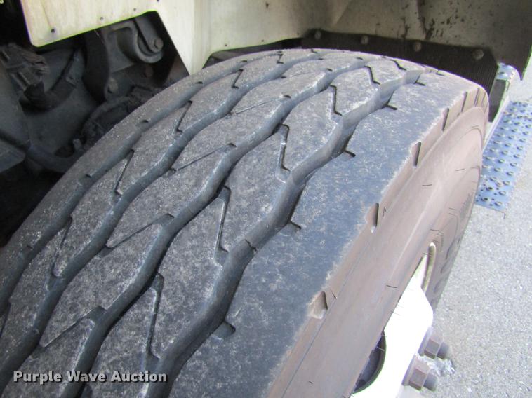 image for item EU9524 2006 International 7400 refuse truck