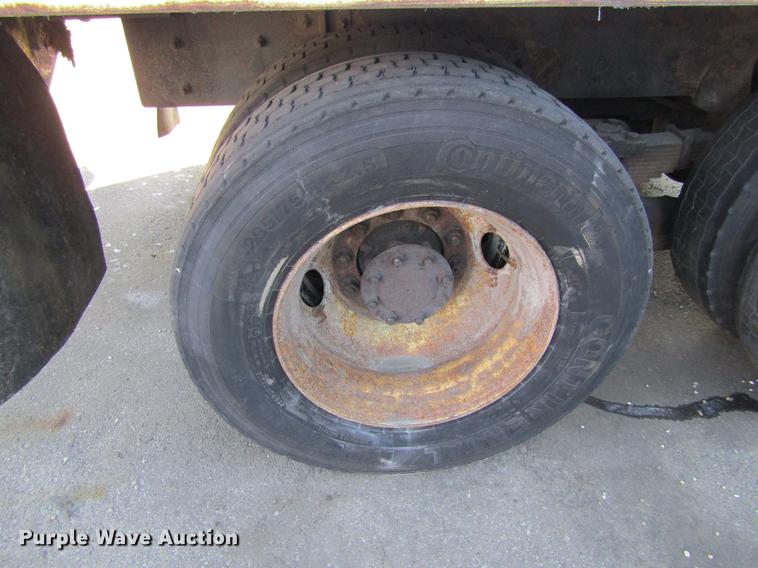 image for item EU9524 2006 International 7400 refuse truck