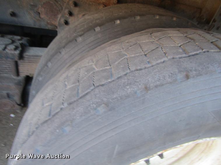 image for item EU9524 2006 International 7400 refuse truck