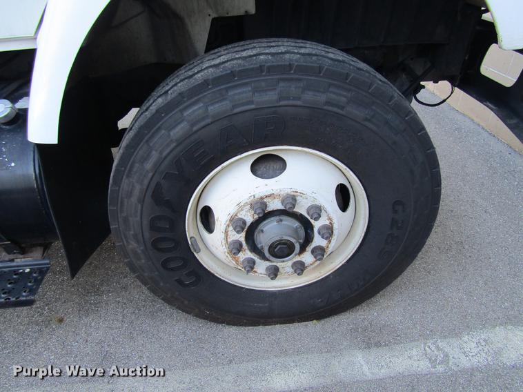 image for item EU9524 2006 International 7400 refuse truck