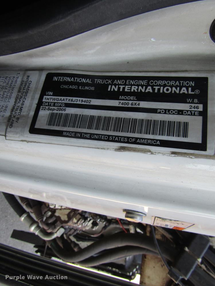 image for item EU9524 2006 International 7400 refuse truck