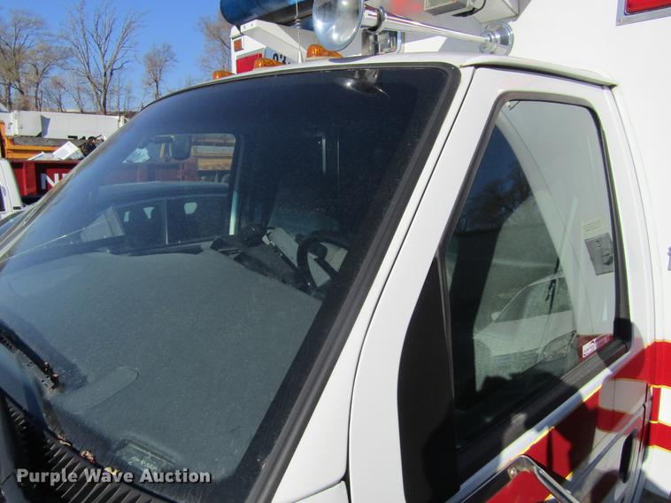 image for item EU9525 1997 Ford Econoline E350 ambulance