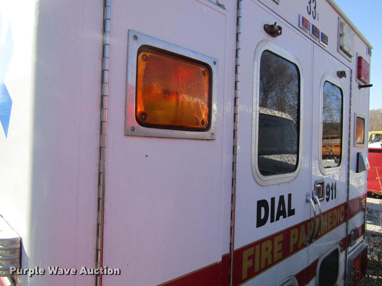 image for item EU9525 1997 Ford Econoline E350 ambulance