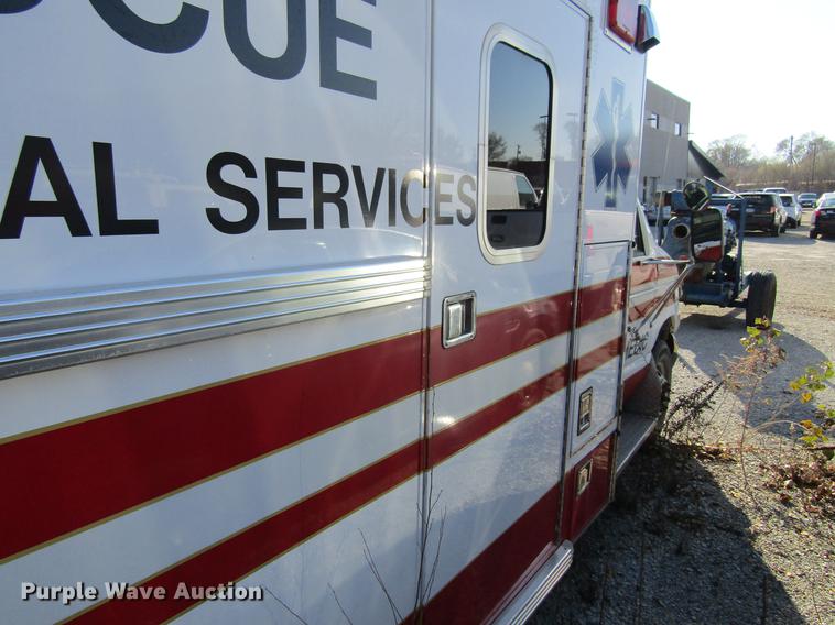 image for item EU9525 1997 Ford Econoline E350 ambulance