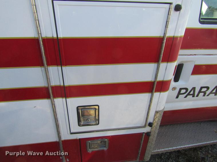 image for item EU9525 1997 Ford Econoline E350 ambulance