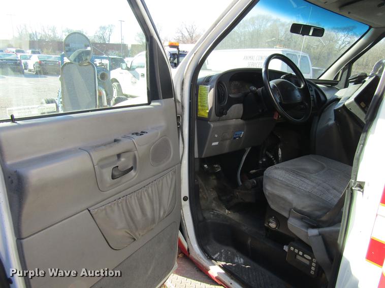 image for item EU9525 1997 Ford Econoline E350 ambulance