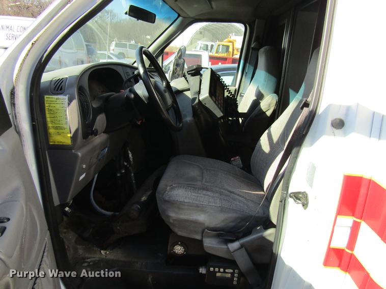 image for item EU9525 1997 Ford Econoline E350 ambulance