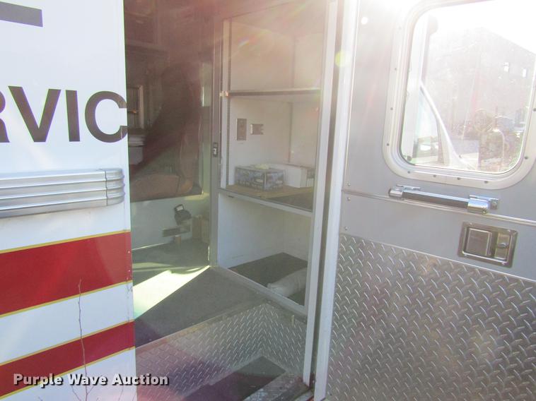 image for item EU9525 1997 Ford Econoline E350 ambulance