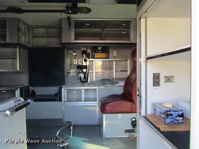 image for item EU9525 1997 Ford Econoline E350 ambulance