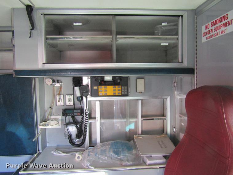 image for item EU9525 1997 Ford Econoline E350 ambulance