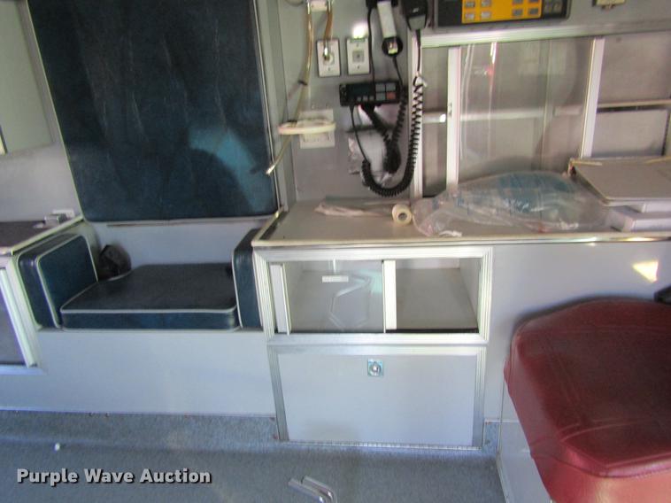 image for item EU9525 1997 Ford Econoline E350 ambulance