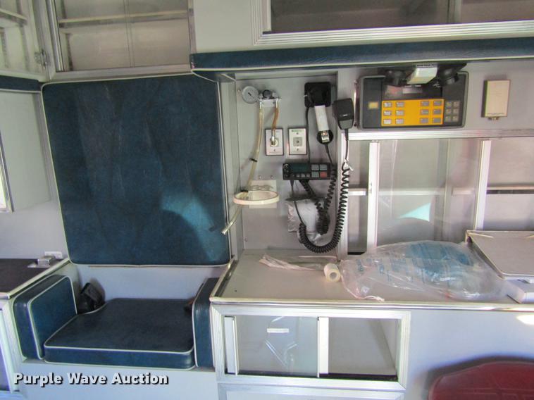 image for item EU9525 1997 Ford Econoline E350 ambulance