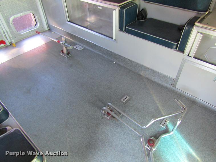 image for item EU9525 1997 Ford Econoline E350 ambulance