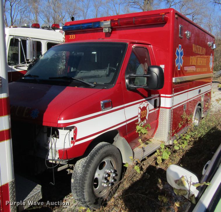 image for item EU9526 2005 Ford E350 Super Duty ambulance