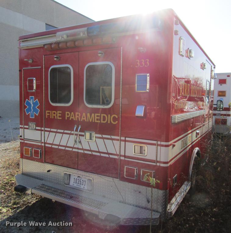 image for item EU9526 2005 Ford E350 Super Duty ambulance