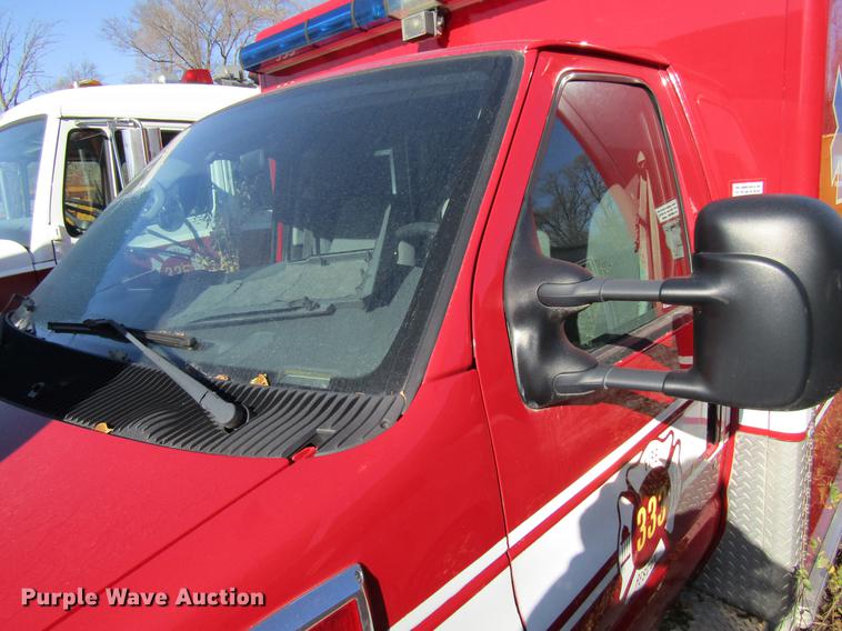 image for item EU9526 2005 Ford E350 Super Duty ambulance