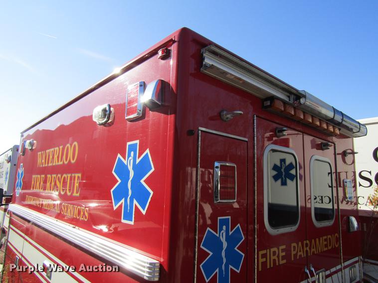 image for item EU9526 2005 Ford E350 Super Duty ambulance