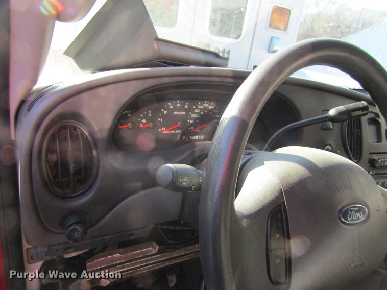image for item EU9526 2005 Ford E350 Super Duty ambulance