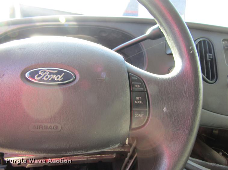 image for item EU9526 2005 Ford E350 Super Duty ambulance