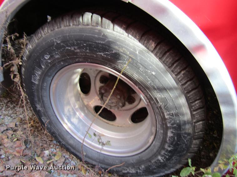 image for item EU9526 2005 Ford E350 Super Duty ambulance