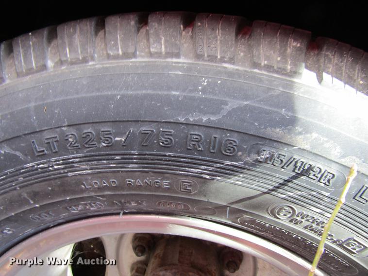 image for item EU9526 2005 Ford E350 Super Duty ambulance