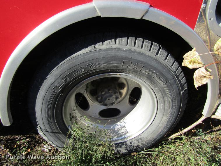 image for item EU9526 2005 Ford E350 Super Duty ambulance