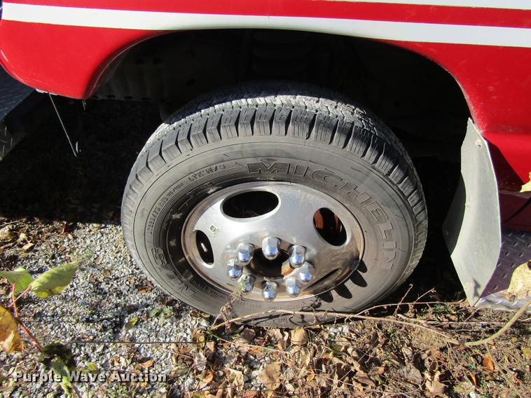 image for item EU9526 2005 Ford E350 Super Duty ambulance