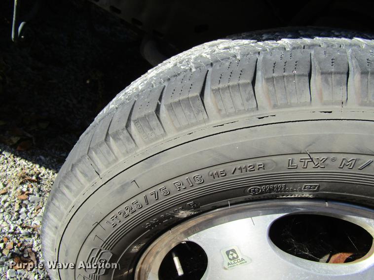 image for item EU9526 2005 Ford E350 Super Duty ambulance