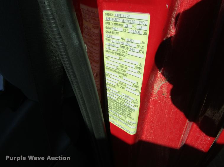 image for item EU9526 2005 Ford E350 Super Duty ambulance