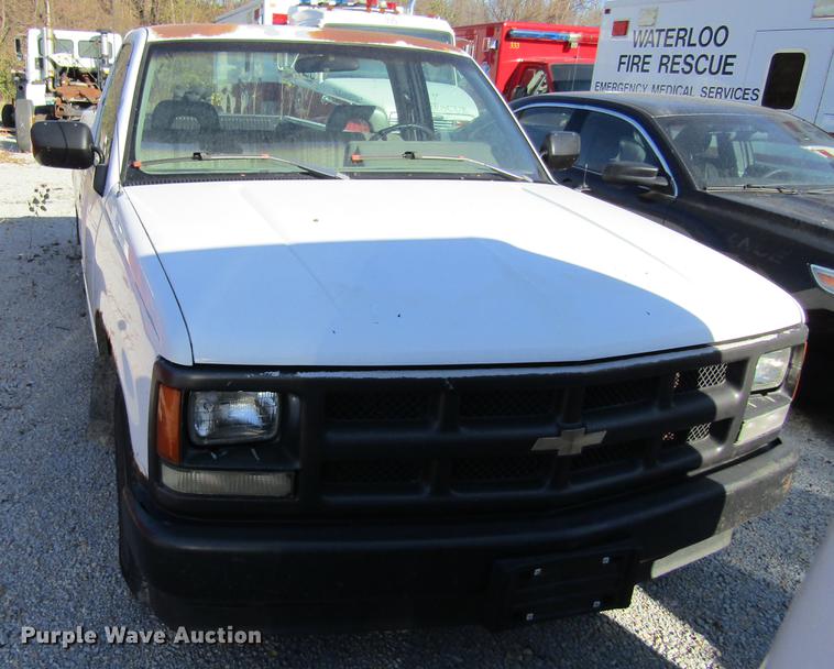 image for item EU9527 1993 Chevrolet 1500 pickup truck