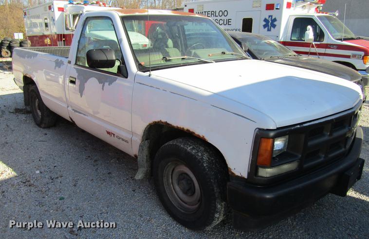 image for item EU9527 1993 Chevrolet 1500 pickup truck