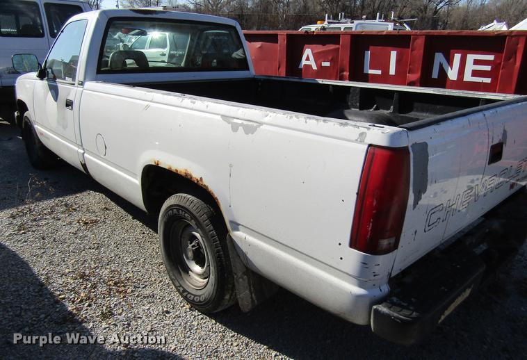 image for item EU9527 1993 Chevrolet 1500 pickup truck