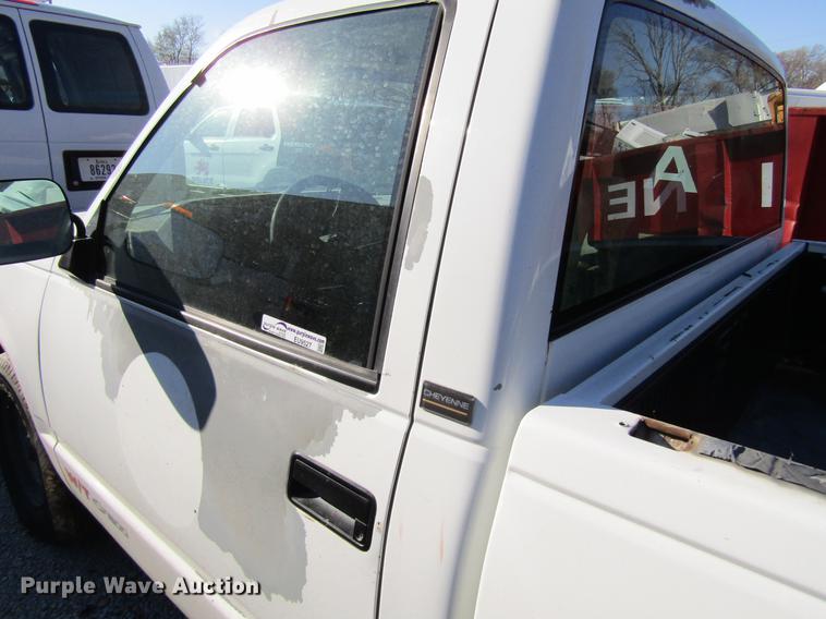 image for item EU9527 1993 Chevrolet 1500 pickup truck